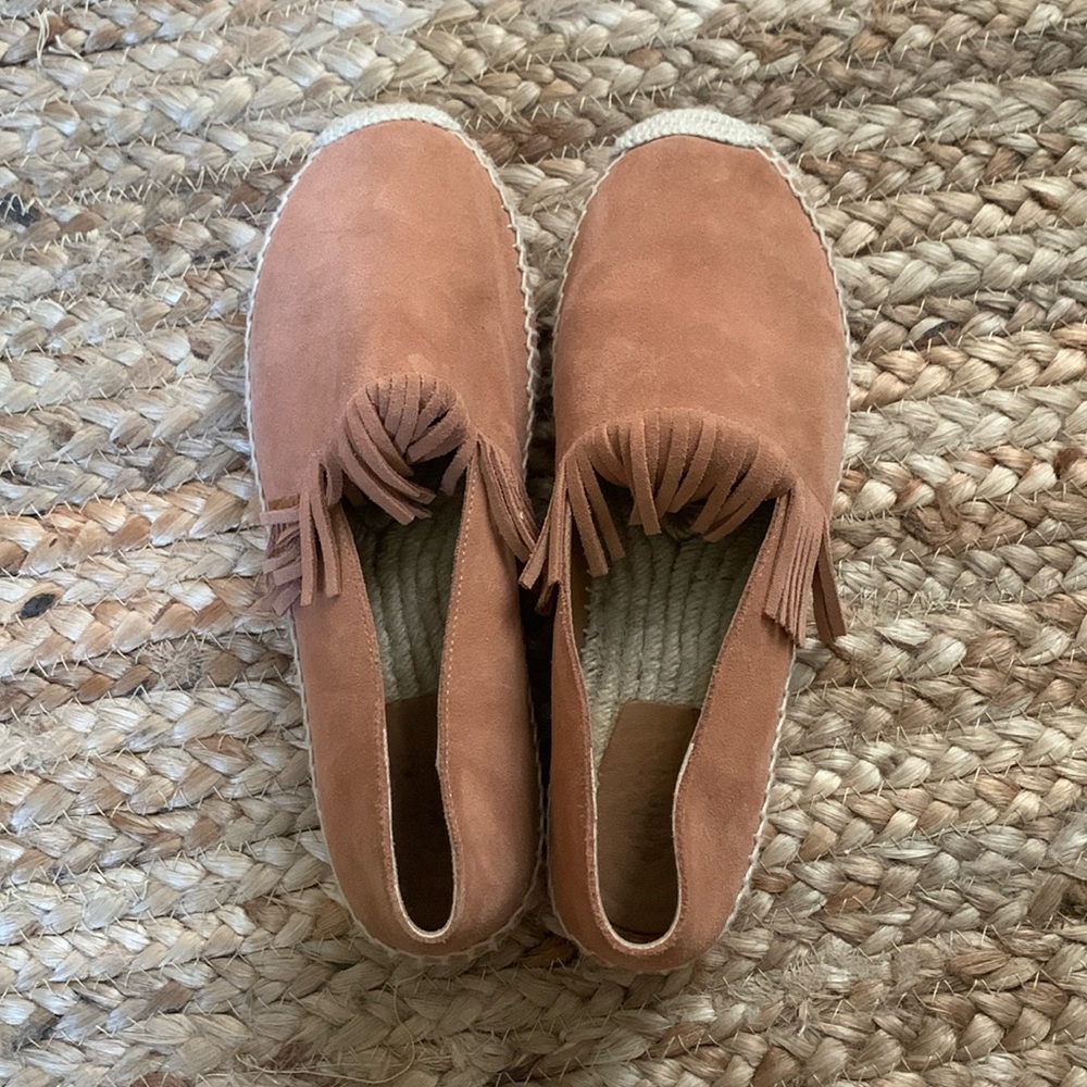 NWOT Chloe fringe espadrille